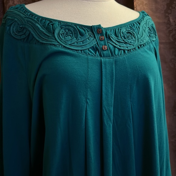 Covington Women’s top - Picture 2 of 5